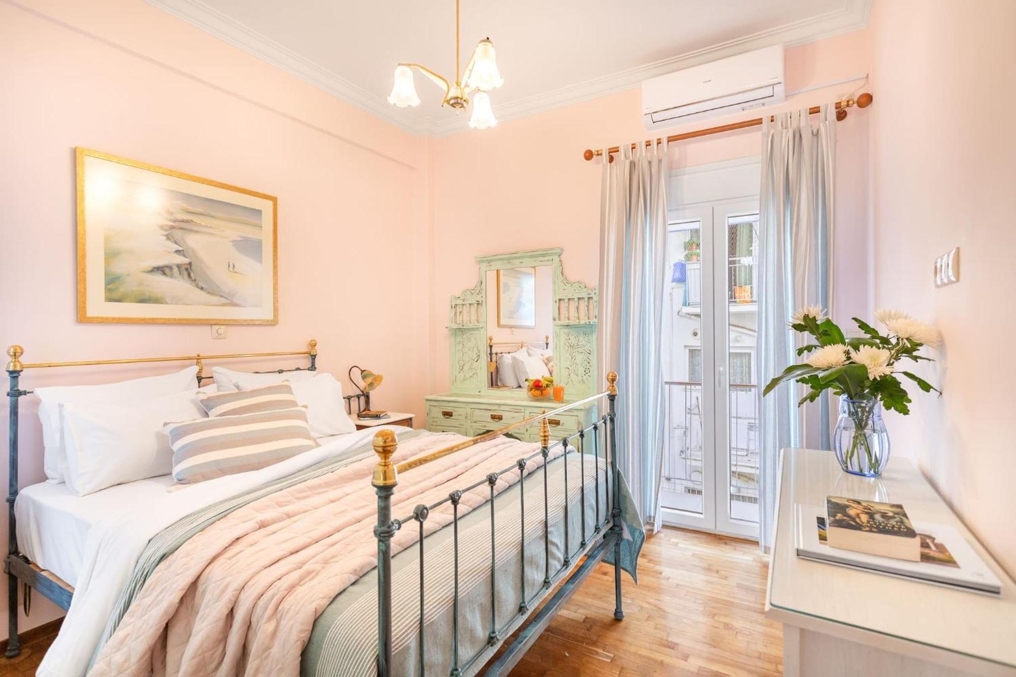 Bright, Calming Retreat With A Balcony Near Metro! Apartment Athens Exterior photo